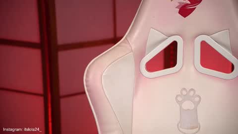 Snapshot of its_lola chatting on February 27, 1:27 am online show from February 27, 1:27 am