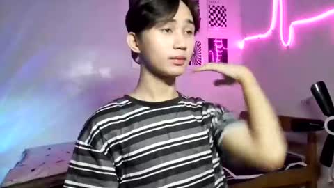 Snapshot of its_saya chatting on August 2, 4:22 am its_saya online show from August 2, 4:22 am