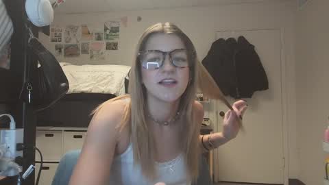 Snapshot of itsalexlove chatting on February 4, 1:23 am Alex Love online show from February 4, 1:23 am