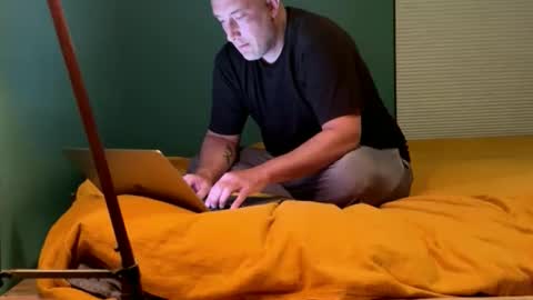 Snapshot of itsanexperiment chatting on March 2, 4:25 am itsanexperiment online show from March 2, 4:25 am