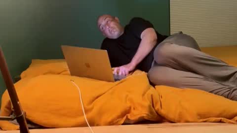 Snapshot of itsanexperiment chatting on March 2, 7:15 am itsanexperiment online show from March 2, 7:15 am