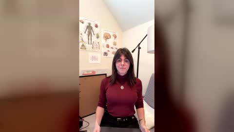 itschloelaurent online show from May 3, 8:04 pm