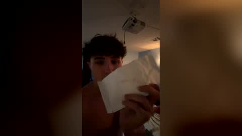 Snapshot of itsleoblaze chatting on April 5, 12:08 am itsleoblaze online show from April 5, 12:08 am