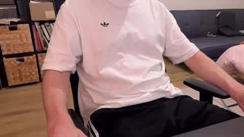 itsthat online show from April 8, 2:44 am