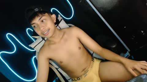Snapshot of itsyourcummerboy_xx chatting on July 14, 3:40 pm Kyle online show from July 14, 3:40 pm