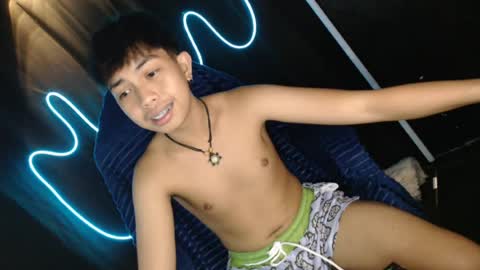 Snapshot of itsyourcummerboy_xx chatting on July 18, 2:10 pm Kyle online show from July 18, 2:10 pm