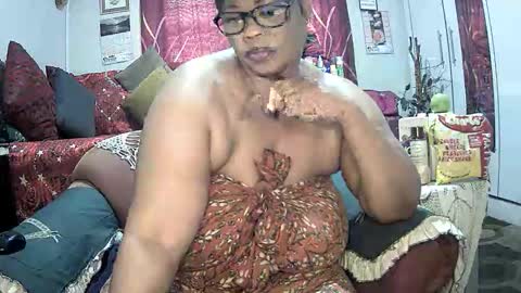 Snapshot of itumeleng74 chatting on October 21, 5:19 am itumeleng74 online show from October 21, 5:19 am