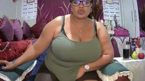 itumeleng74 online show from April 11, 6:12 pm