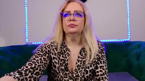Snapshot of ivanacharm chatting on June 17, 3:20 am ivanacharm online show from June 17, 3:20 am