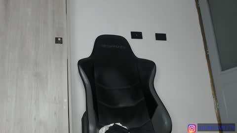 ivanhot279 online show from February 4, 11:49 pm