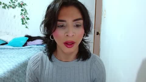 ivonne online show from April 3, 7:01 pm
