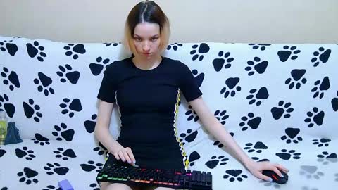 Snapshot of ivy__lester chatting on May 2, 5:56 am Ivy and Lester online show from May 2, 5:56 am