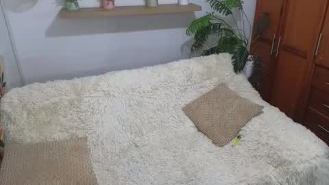 ivy_love20 online show from March 18, 10:24 pm