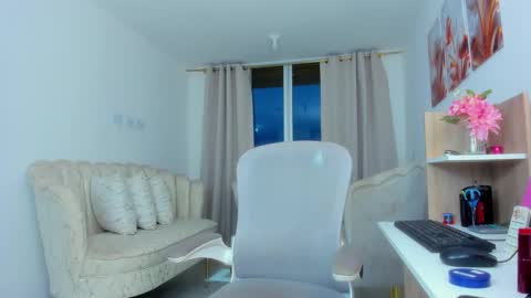 Adriana Independent Model online show from February 3, 11:15 am