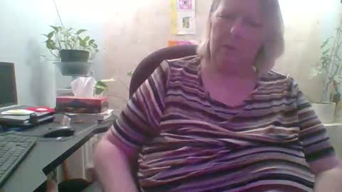 Snapshot of ivyjane3522 chatting on April 9, 1:16 am ivyjane3522 online show from April 9, 1:16 am