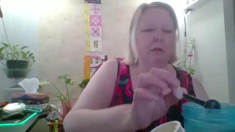 Snapshot of ivyjane3522 chatting on April 9, 3:17 pm ivyjane3522 online show from April 9, 3:17 pm