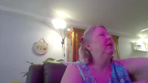 ivyjane3522 online show from April 12, 3:06 pm