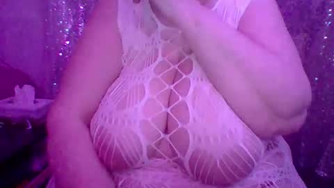 ivyjane3522 online show from May 19, 2:18 am