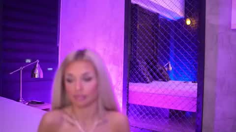 IvyRowa online show from October 5, 5:22 pm