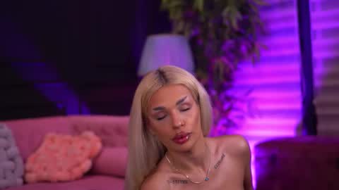 IvyRowa online show from February 15, 6:48 pm