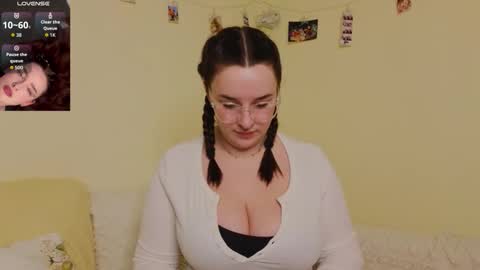 Daisy online show from March 2, 11:33 pm