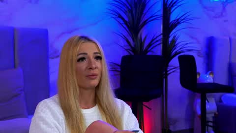 izabelle_02 online show from April 2, 3:48 am