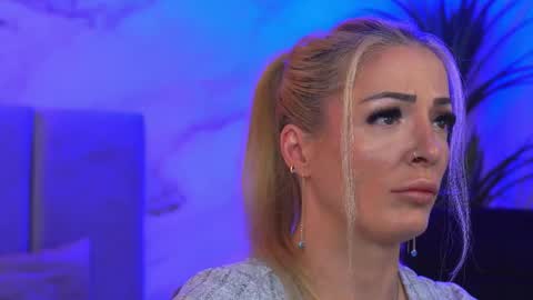 izabelle_02 online show from April 4, 3:49 am