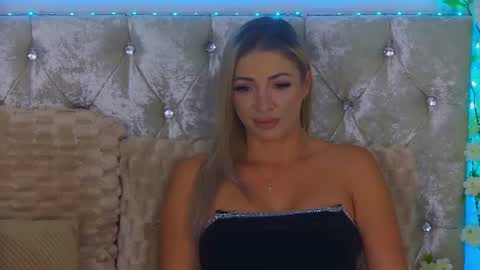 Snapshot of izabellle02 chatting on July 10, 3:00 am Izabella online show from July 10, 3:00 am