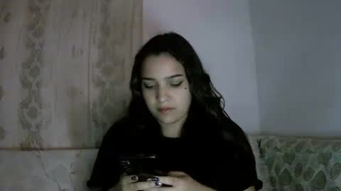 izzy_32 online show from February 9, 6:28 am