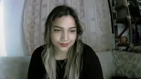 izzy_32 online show from April 21, 7:03 am