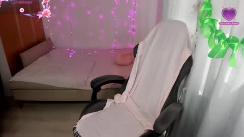 Snapshot of izzyholly chatting on May 2, 2:00 pm K A T E I have great pvt hot shows with dildos shows in pantyhose I love to squirt fabulously online show from May 2, 2:00 pm