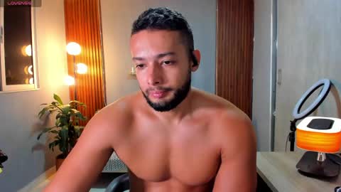 Snapshot of j_calix chatting on April 25, 11:35 pm Calix Independient model Insta and twt Calixsnake online show from April 25, 11:35 pm