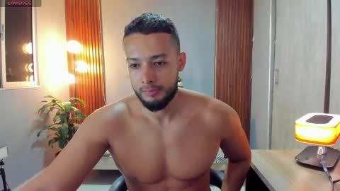 Snapshot of j_calix chatting on May 9, 1:55 am Calix Independient model Insta and twt Calixsnake online show from May 9, 1:55 am