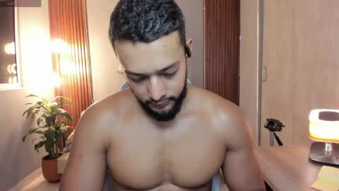 Snapshot of j_calix chatting on May 22, 11:32 pm Calix Independient model Insta and twt Calixsnake online show from May 22, 11:32 pm