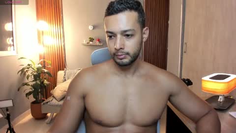 Snapshot of j_calix chatting on June 3, 7:19 pm Calix Independient model Insta and twt Calixsnake online show from June 3, 7:19 pm