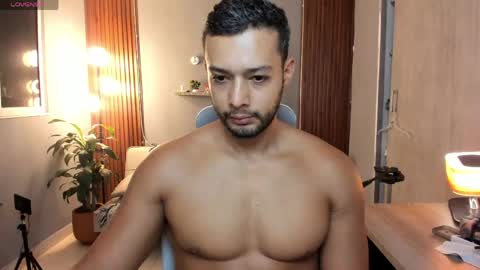 Snapshot of j_calix chatting on June 7, 10:35 pm Calix Independient model Insta and twt Calixsnake online show from June 7, 10:35 pm