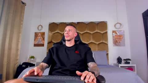 J King online show from May 25, 8:48 pm