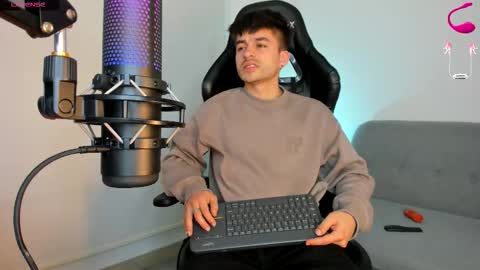 Snapshot of jacob_ferrer chatting on February 10, 5:22 am JACOB FERRER online show from February 10, 5:22 am