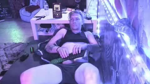 jacobshotelroom online show from May 28, 6:10 am