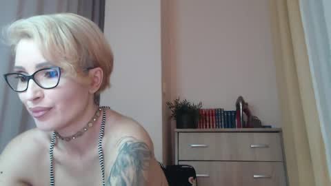 Snapshot of jadapink___ chatting on May 21, 6:15 pm Jada online show from May 21, 6:15 pm