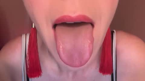 Snapshot of jade_slade chatting on May 3, 12:49 am Jade Slade online show from May 3, 12:49 am