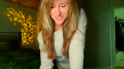 jadeamaryllis_ online show from April 4, 2:14 pm