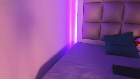 Snapshot of jadeestudios chatting on December 18, 4:18 am jadeestudios online show from December 18, 4:18 am