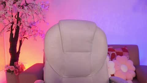 Jade Summer online show from April 18, 11:36 am