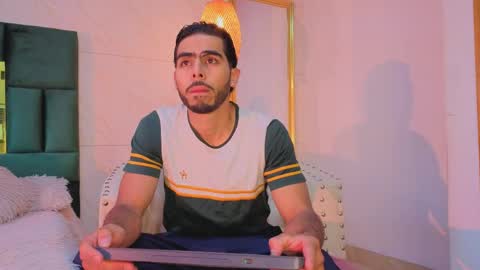 Jadiel online show from May 26, 11:39 am