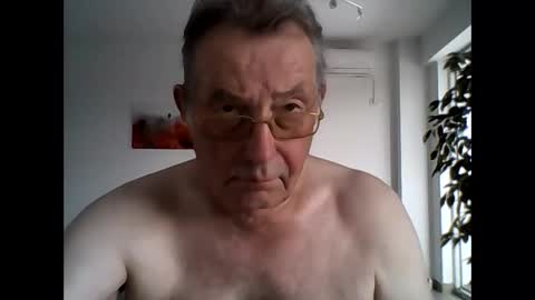 Snapshot of jahanc01 chatting on October 9, 10:13 am Malko online show from October 9, 10:13 am