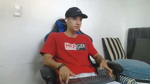 Hi guys im new 3 online show from July 16, 6:14 pm