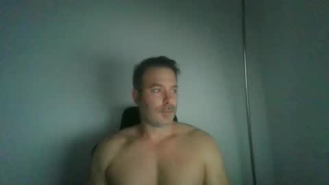 jam3s5959 online show from May 7, 10:09 am
