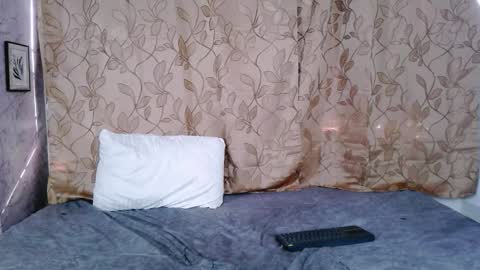 Jamithindependent model online show from March 20, 1:27 pm