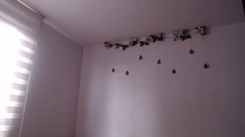 Snapshot of jane_r chatting on February 10, 9:19 pm Jane online show from February 10, 9:19 pm